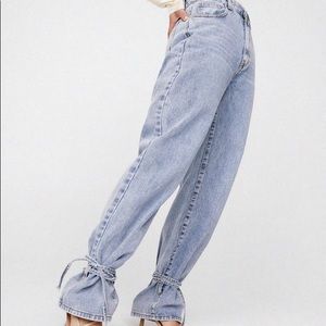 Relaxed Ankle Tie Mom Jeans